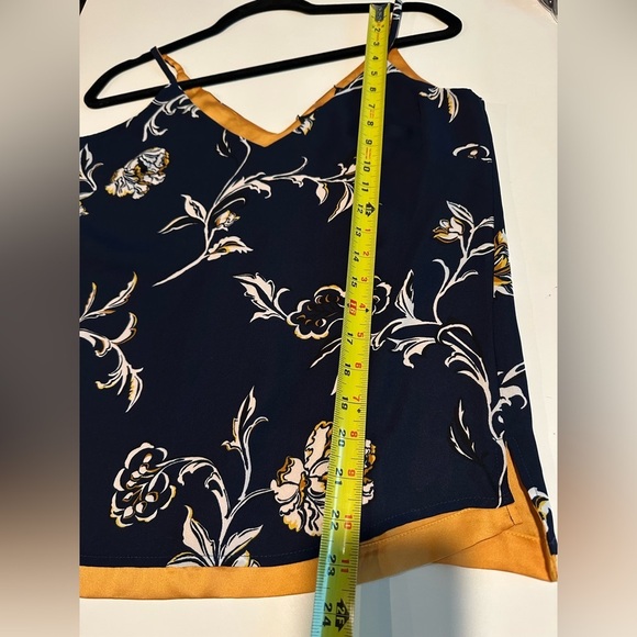 New White House Black Market Woven Reversible Navy Floral Camisole Size XS - Picture 5 of 5